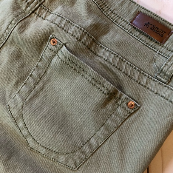 Almost Famous Ripped Jeans - Picture 5 of 7